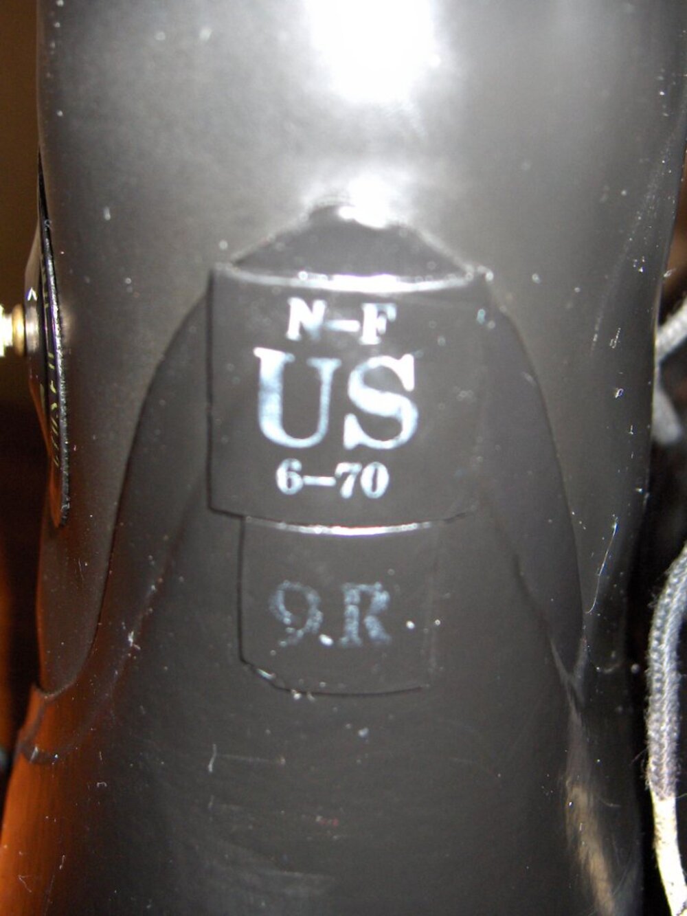Mickey Mouse Cold Weather Boots 9R - Picture 4 of 6